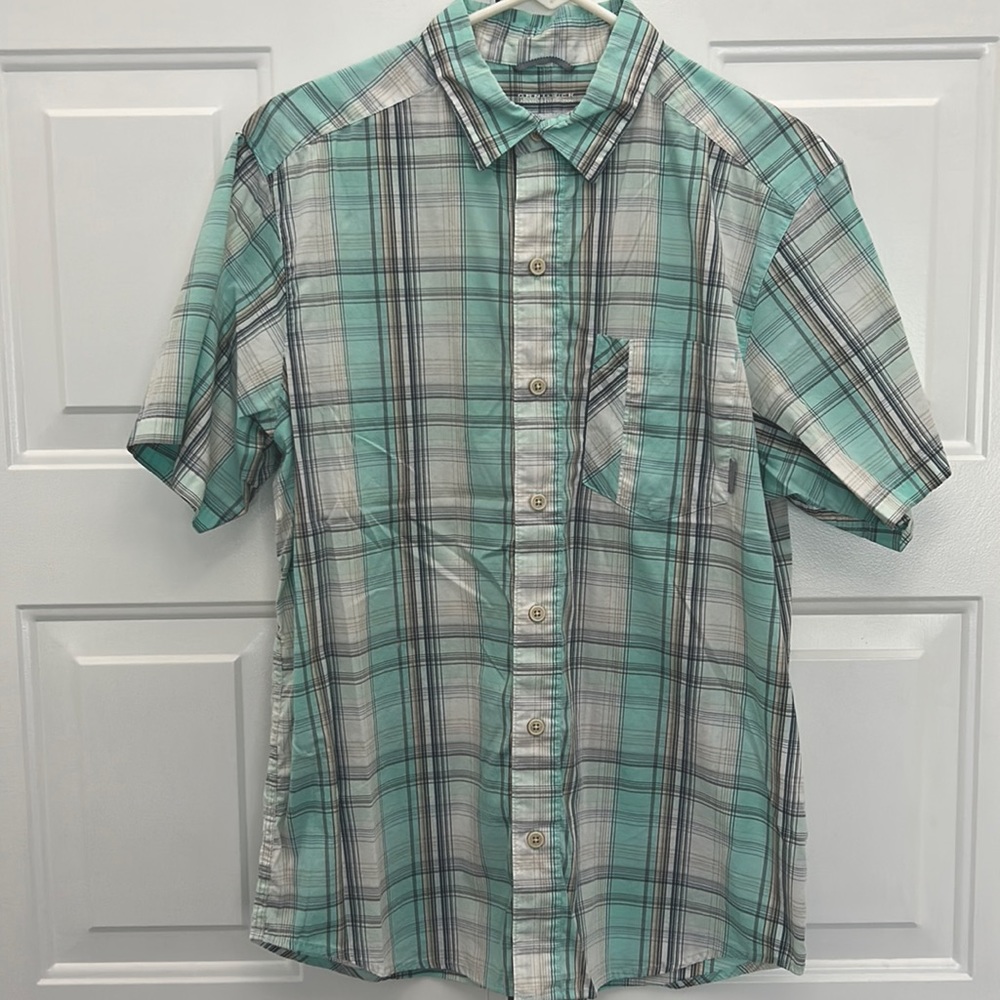 Men’s Columbia shirt